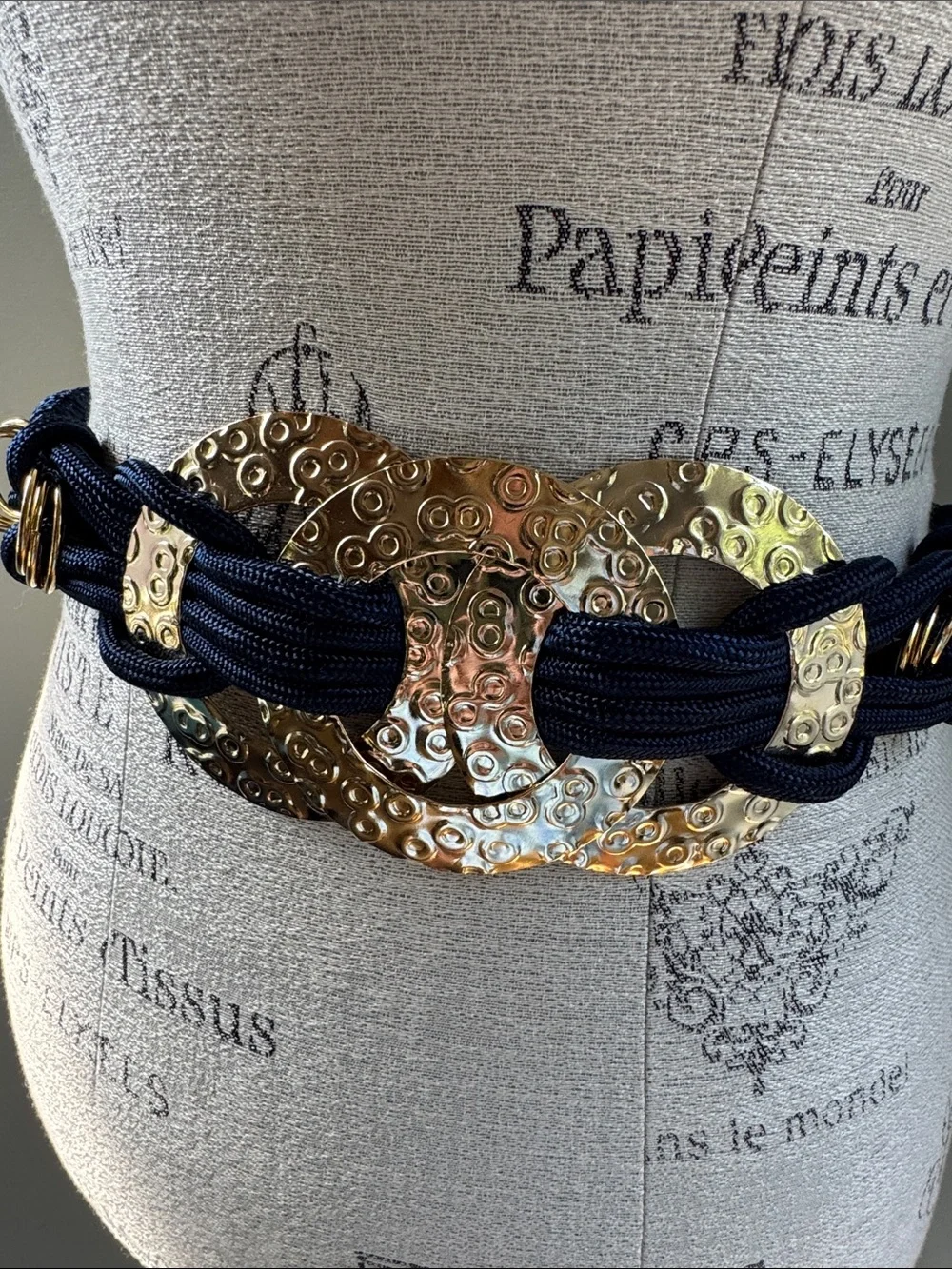 80’s-90’s fashion belt hammered circles blue macrame stretch 29-35”